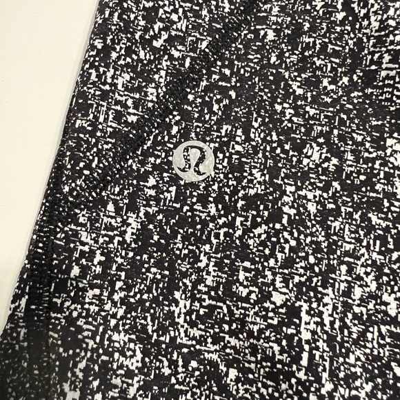 Lululemon | Inspire Tight II | Size 6 - Picture 10 of 11